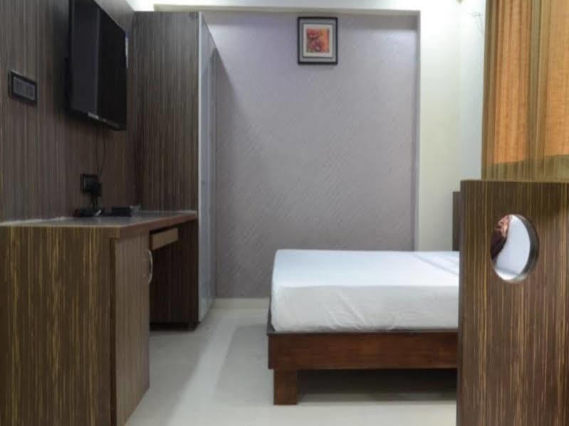 Fabhotel Kohinoor Plaza Ahmedabad Exterior foto